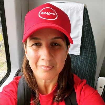 Smiling lady wearing a red hand and a red tshirt